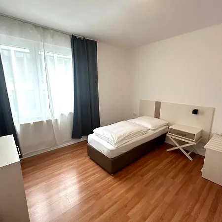 Benztown Gaestehaus Отель