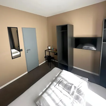 מלון Benztown Gaestehaus *